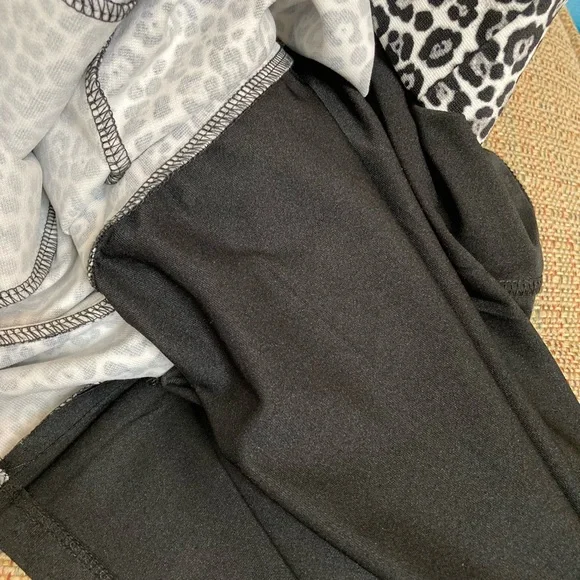 Michael Kors size M black and white skirt - Picture 9 of 9